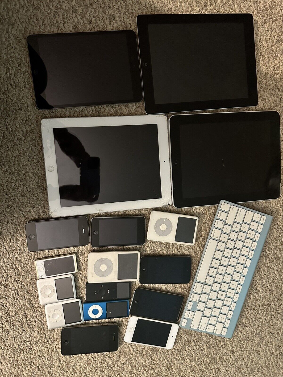 Large Apple iPod/ iPad/ MacBook And Accessories Lot