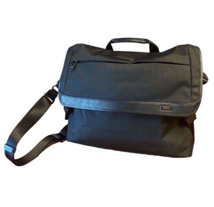 TUMI Alpha 2 Expandable Laptop Messenger  Style Briefcase/Laptop Bag 