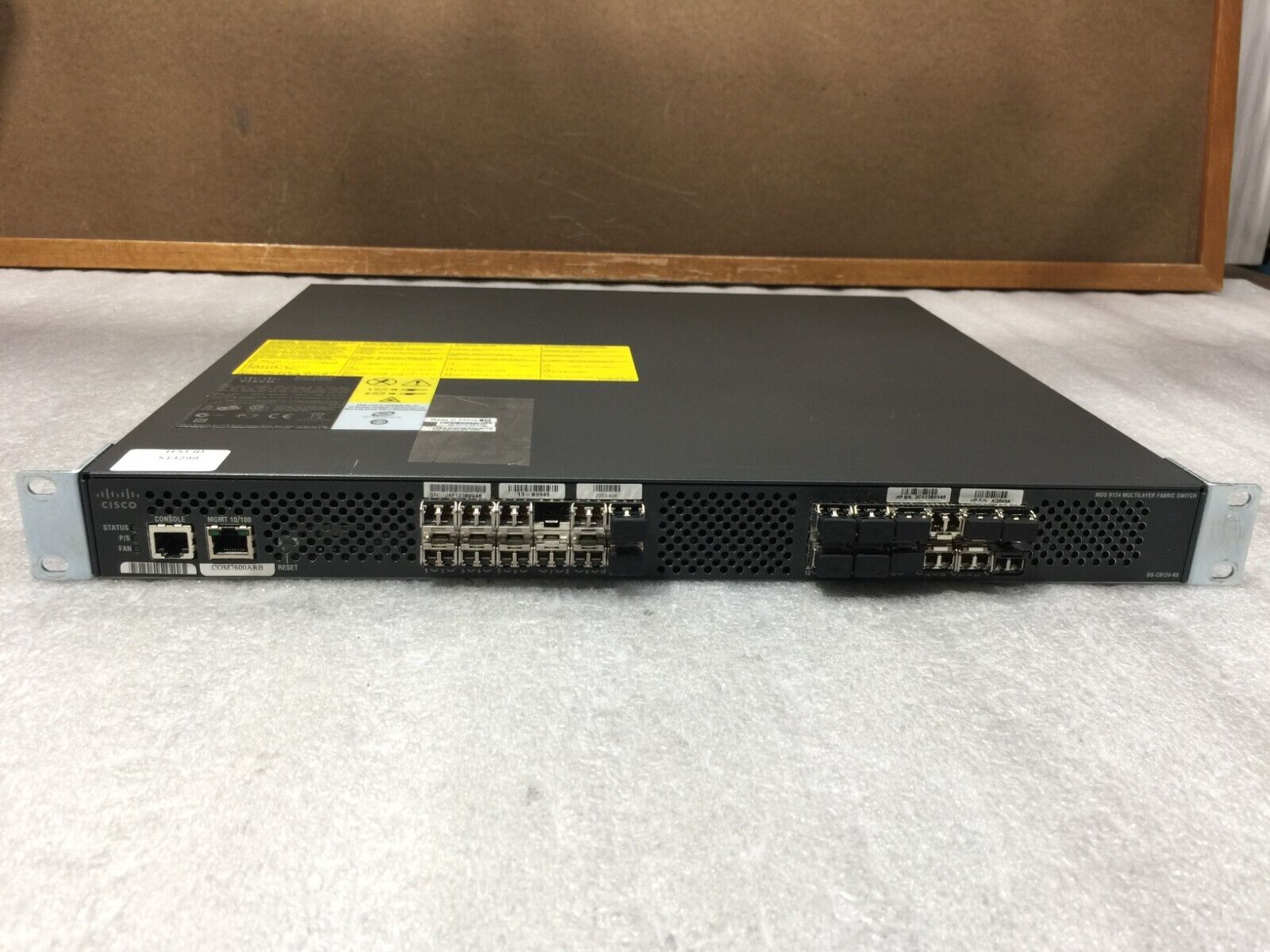 Cisco MDS 9124 24-Port SFP 4-Gbps FC Multilayer Fabric Switch DS-C9124-K9 V02