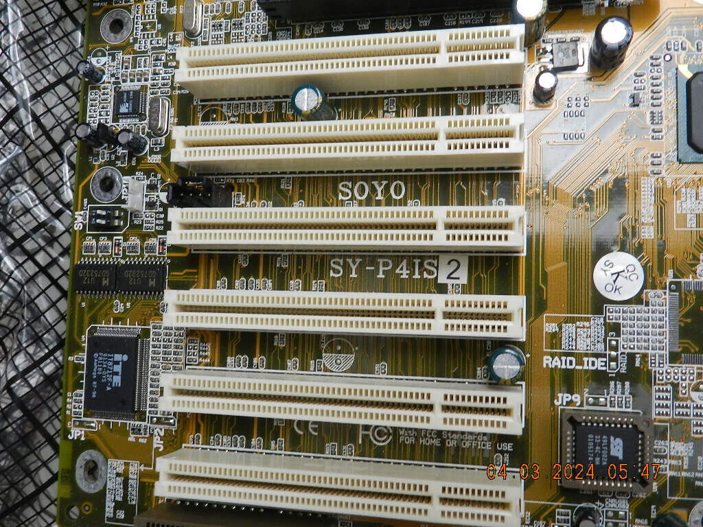 Vintage Soyo SY-P4IS2 Computer Motherboard UNtested 