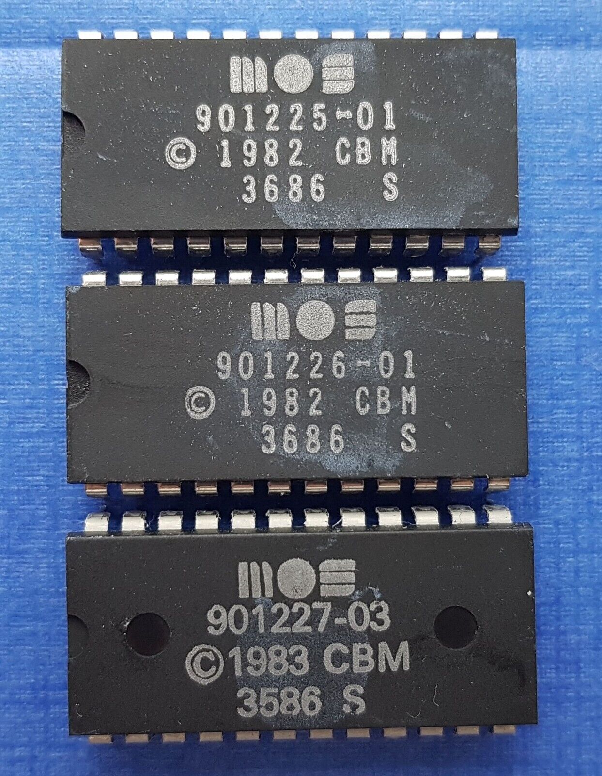 MOS 901225-01/901226-01/901227-03 Character/BASIC/Kernal ROM chips Commodore 64