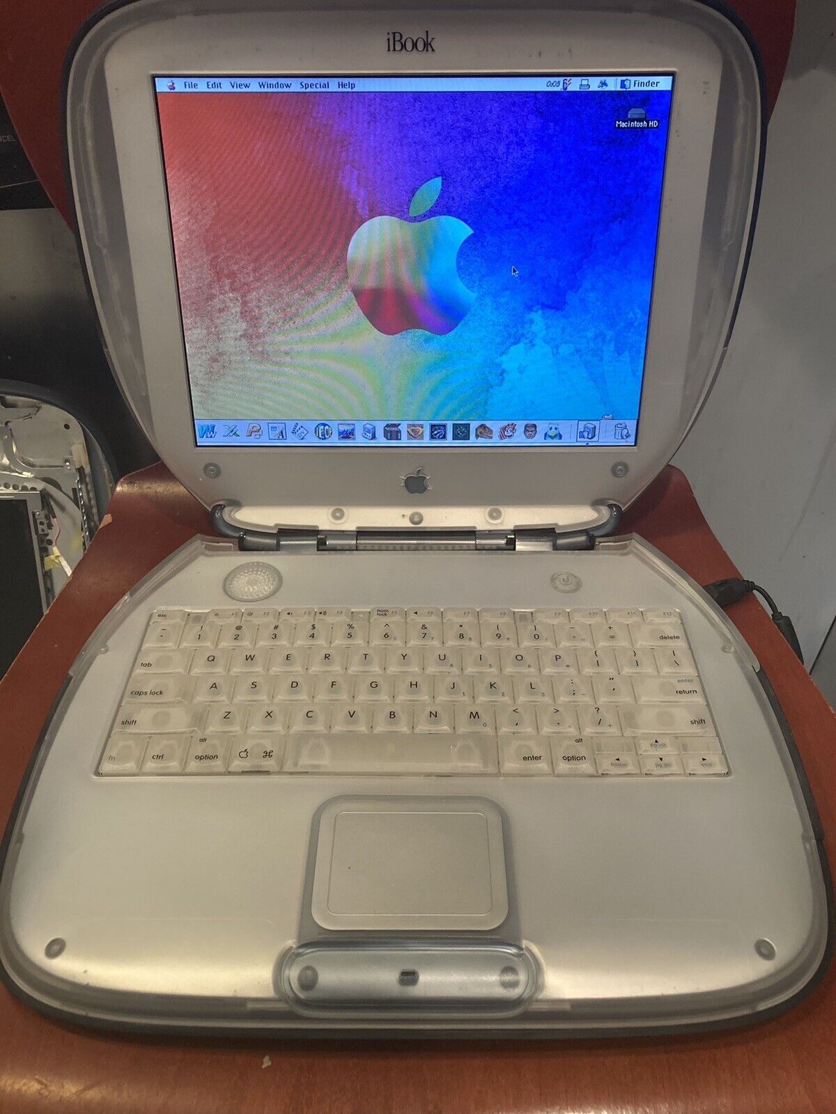 Vintage Apple Graphite Clamshell iBook G3 366mhz OS 9 & 10