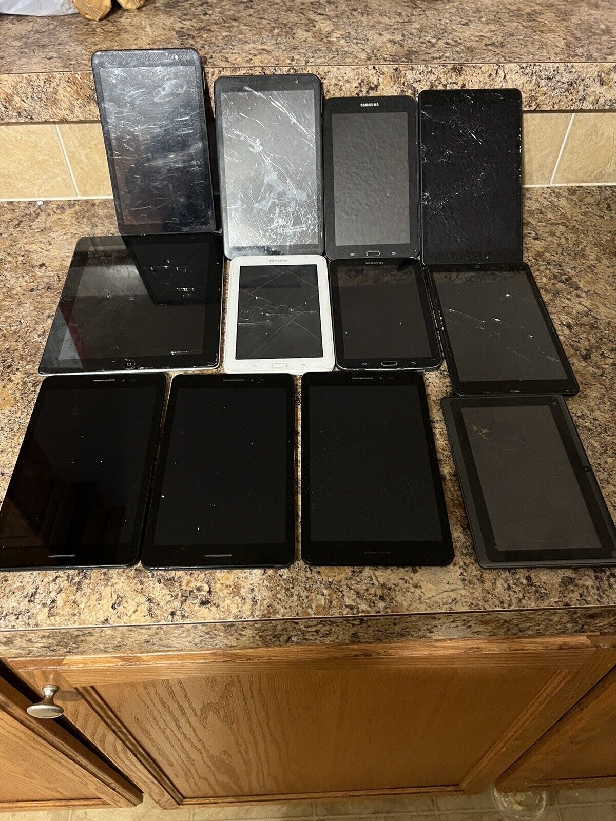 LOT OF 12 VARIOUS BROKEN TABLETS IPAD SAMSUNG ETC PARTS OR REPAIR ONLY