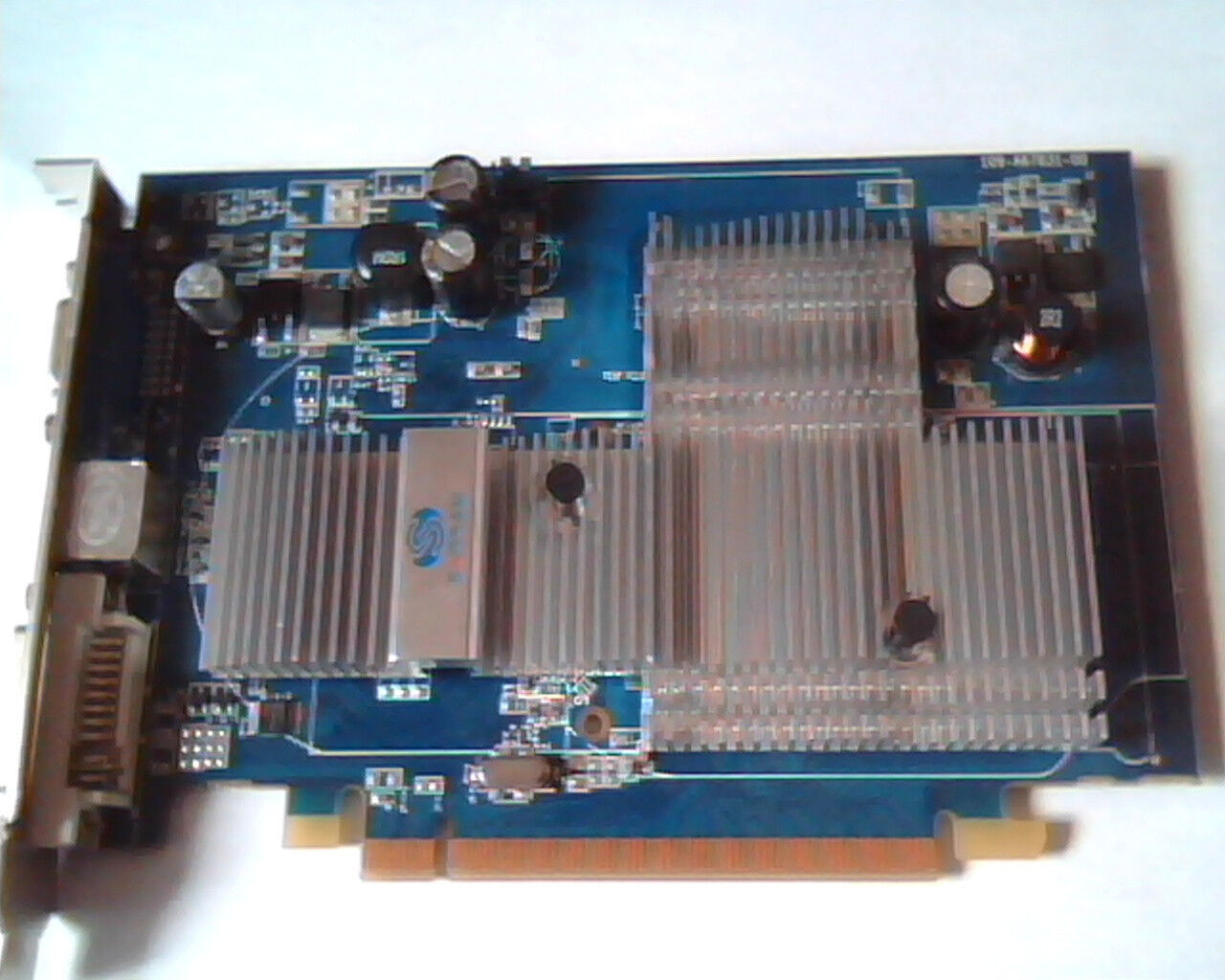 PCI-E express card Sapphire 109-A67631-00 X1550 512M DDR2 188-0KC84-0H6SA DVI TV