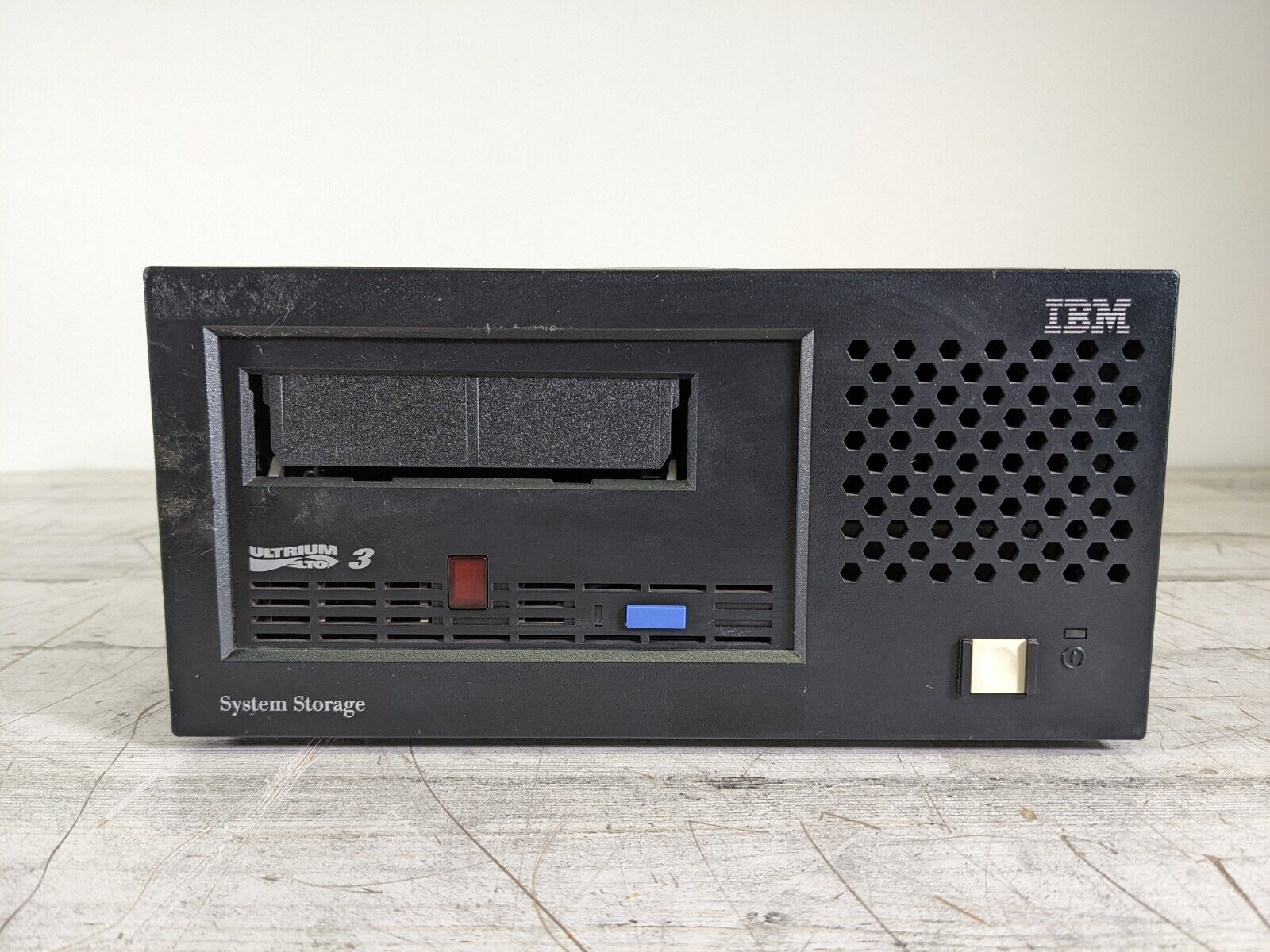 IBM ULTRIUM 3 3580-L33 TOTAL STORAGE EXTERNAL TAPE DRIVE - (POWER TESTED ONLY)