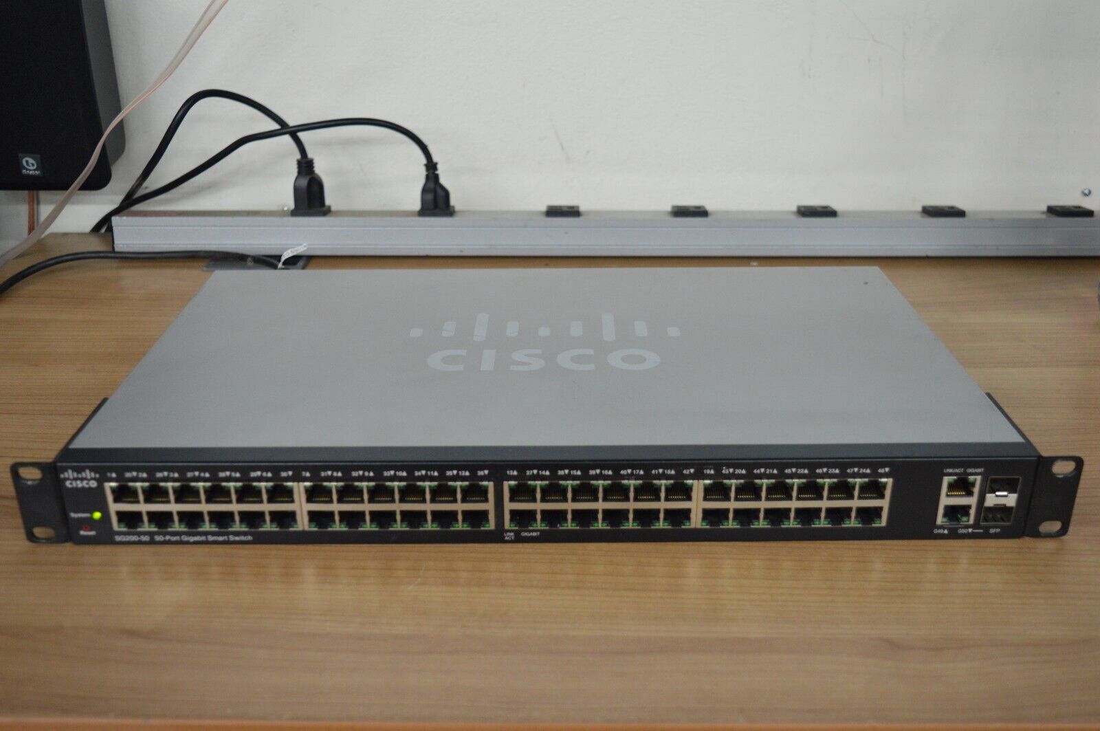 Cisco SG200-50 SLM2048T 50-Port Gigabit Smart Switch