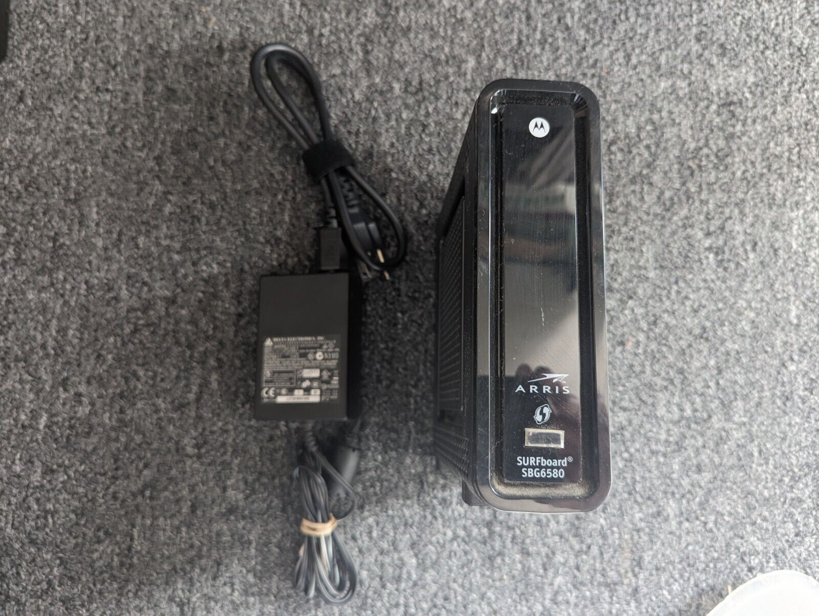 Motorola Arris Surfboard SBG6580 DOCSIS 3.0 Cable ModemWiFi Router.   