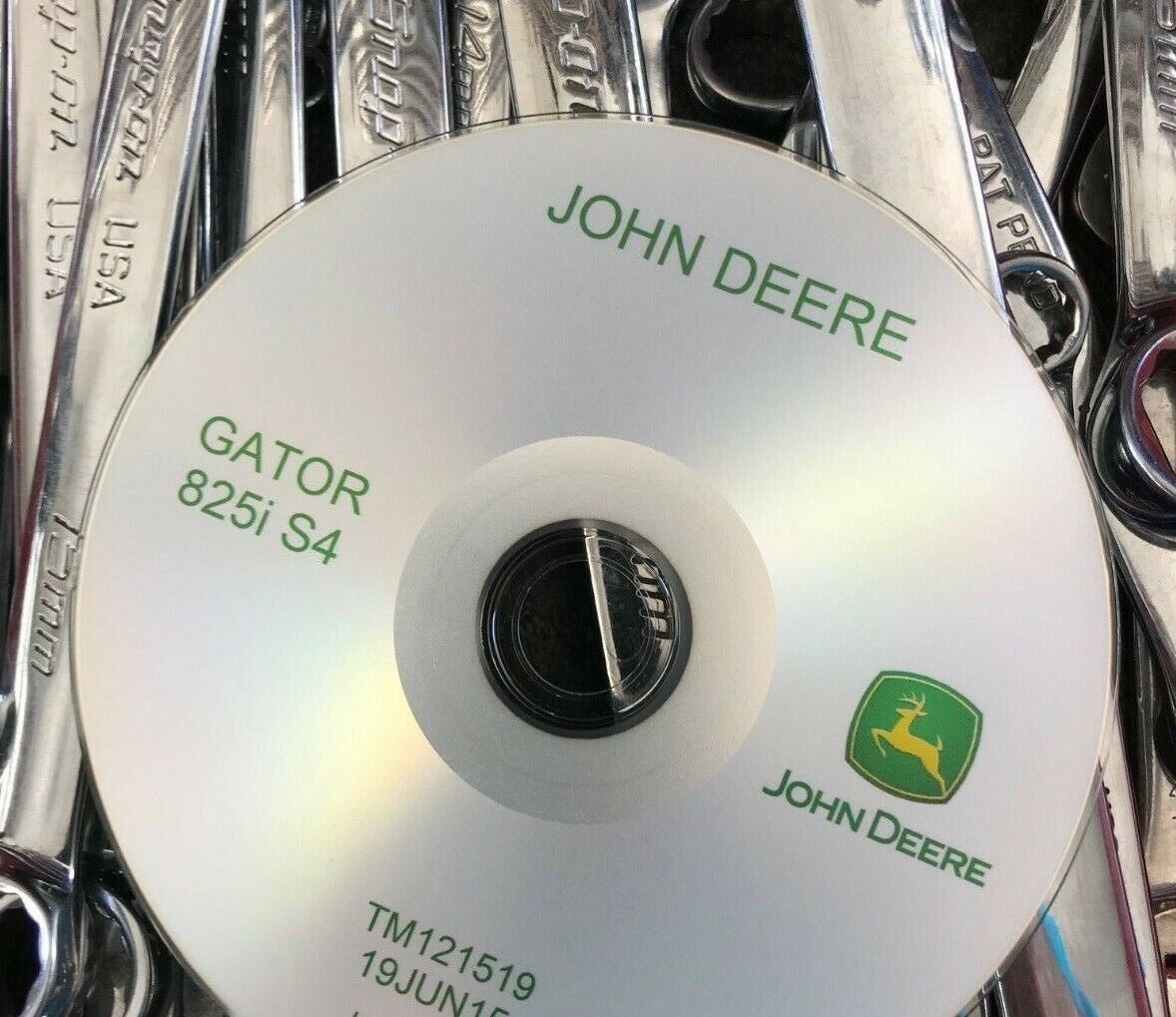JOHN DEERE GATOR UTILITY XUV 825i S4 Technical Service Repair Manual TM121519 CD