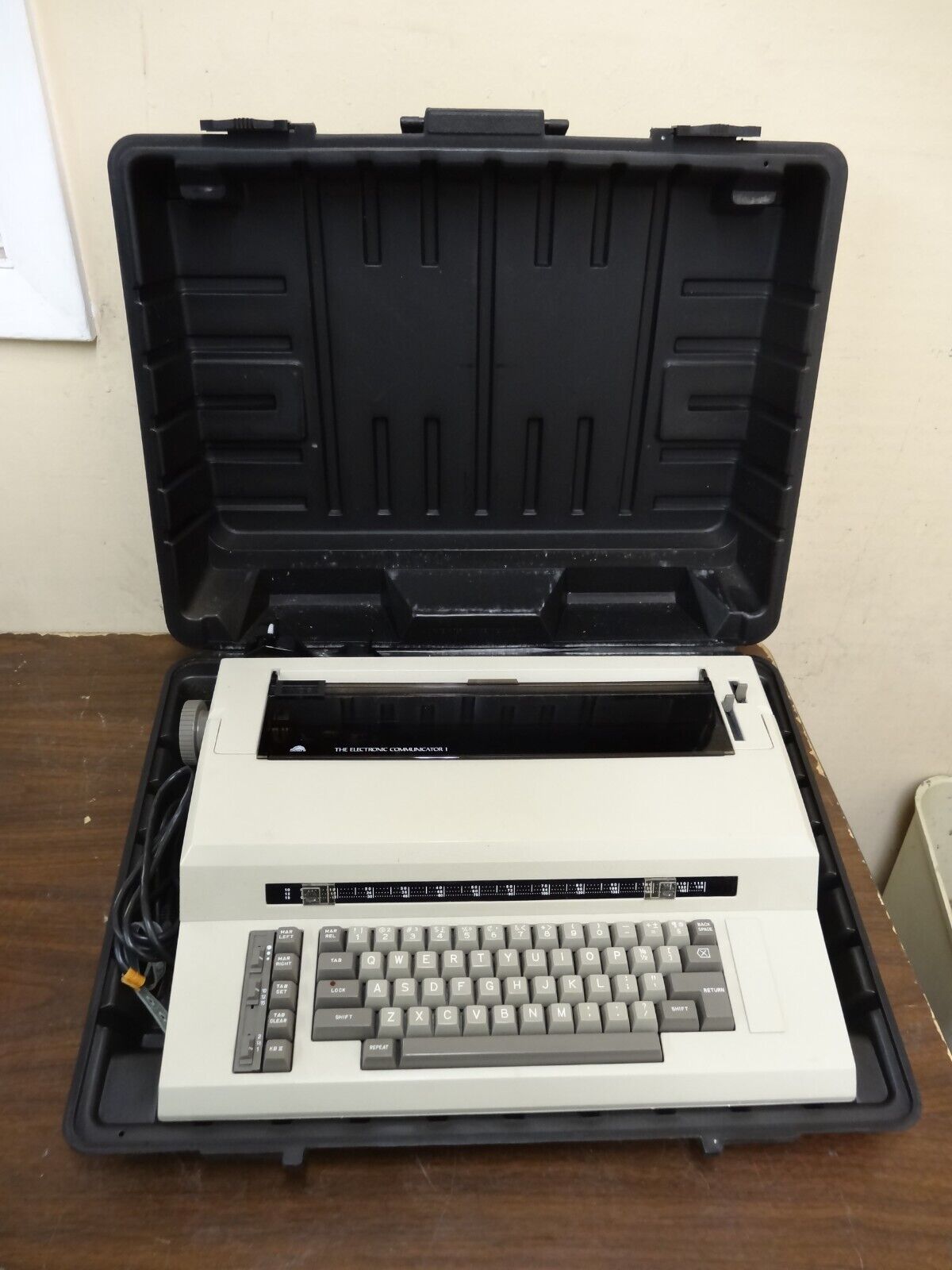Vtg Sears The Electronic Communicator 1 Electric Typewriter W/Case For Parts