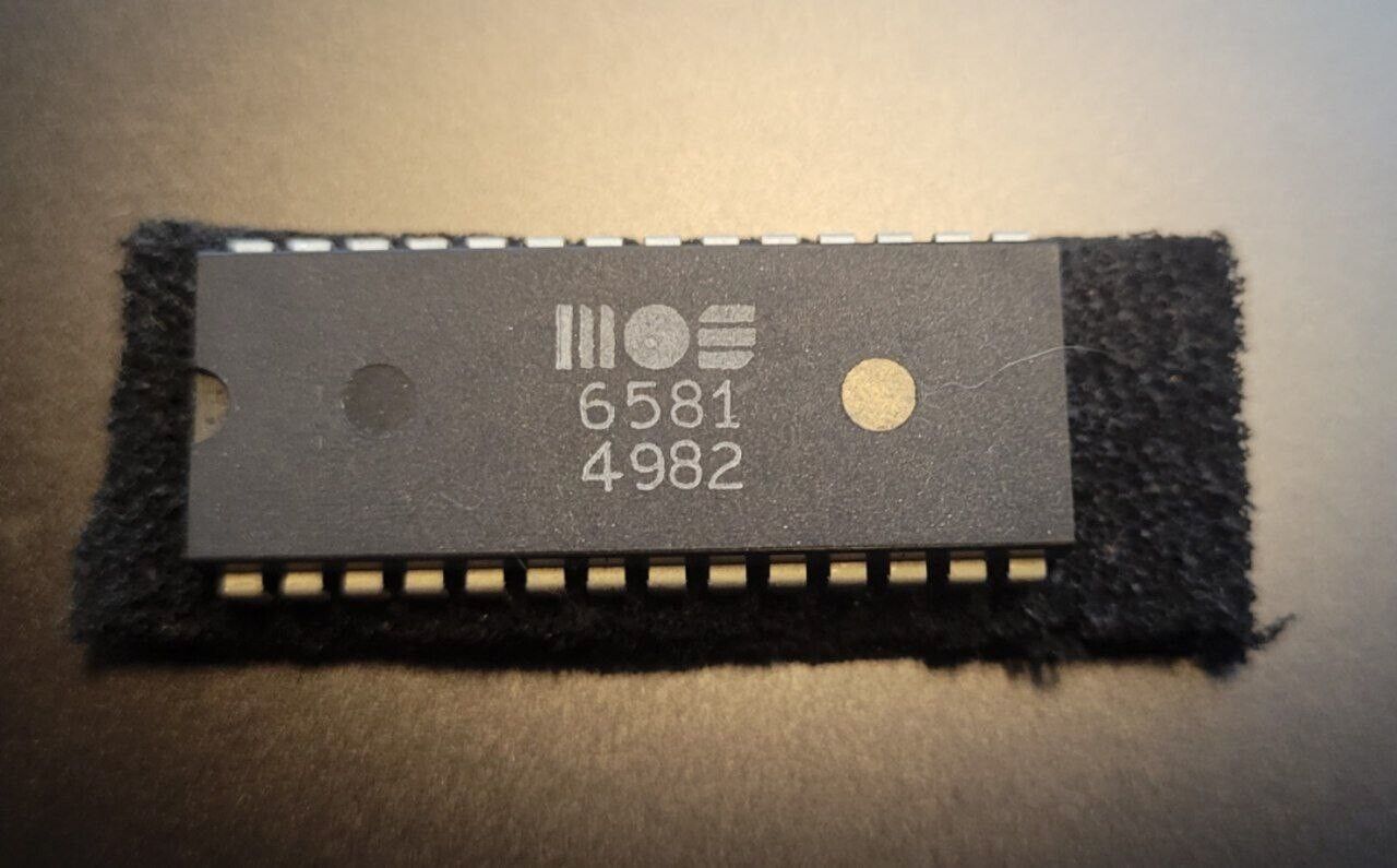 MOS 6581 SID chip for Commodore 64 128  - Tested and Working / US Seller