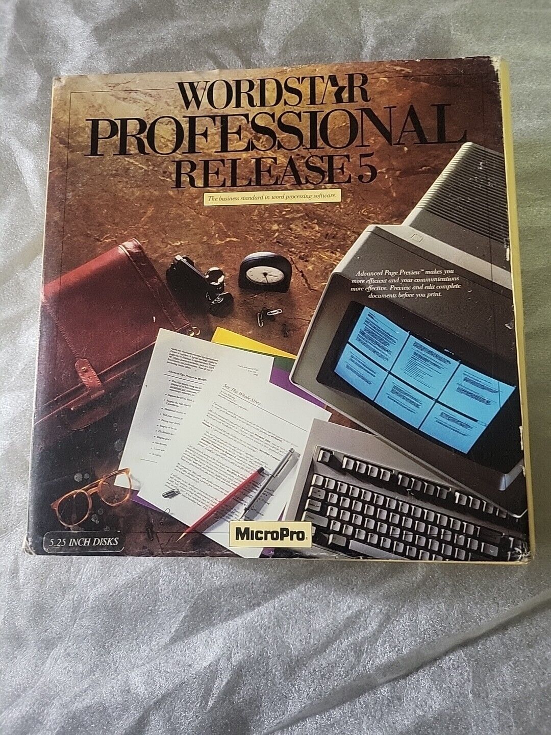 Vintage Software WordStar Professional Release 5 W/books & disks. FREE  SHIPPING