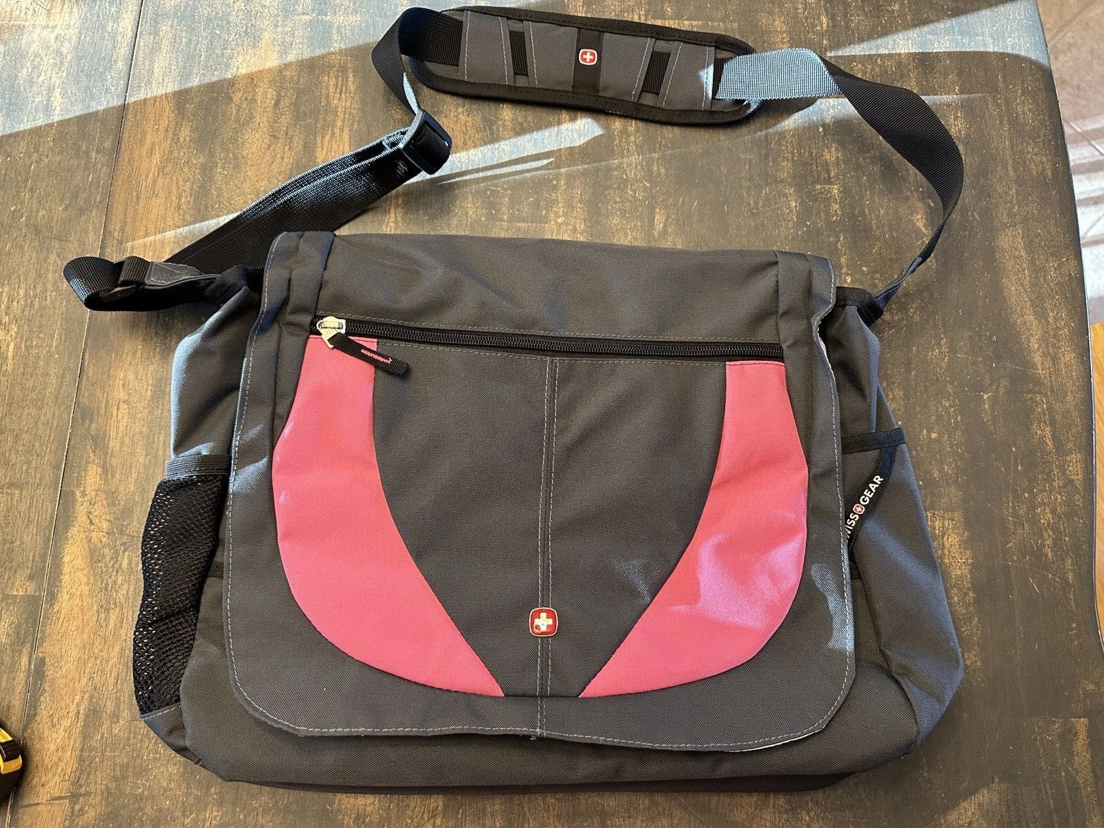 Swiss Gear Black/Gray PINK Laptop Messenger Bag Shoulder Strap Work School NICE