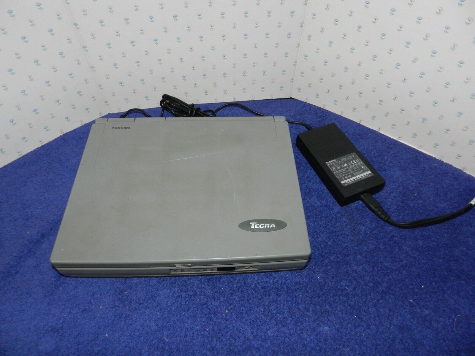 Vintage Toshiba Tecra 750 CDM Laptop With Power Supply Powers On