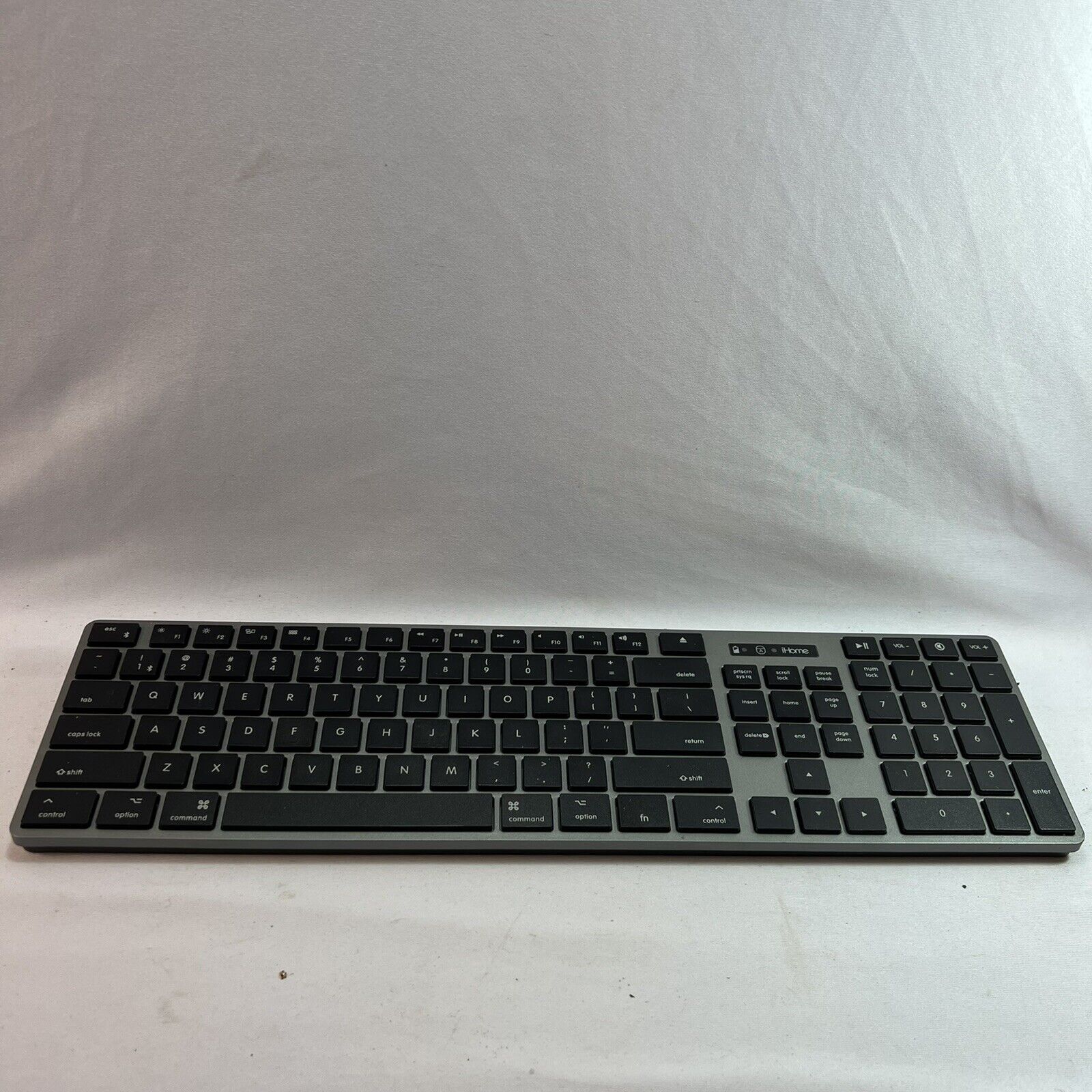 iHome Bluetooth Full Sized Keyboard Model IMAK134B-WM