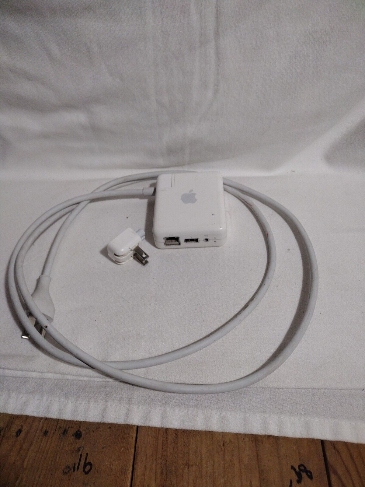 Apple Airport Express Wireless Base Station Model A1264 (BS)