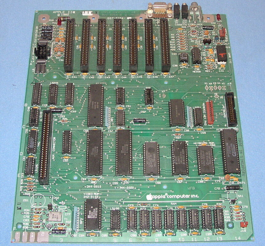 Vintage 1982 Apple IIe 820-0064-B Logic Board 607-0164 Motherboard Clean/Tested