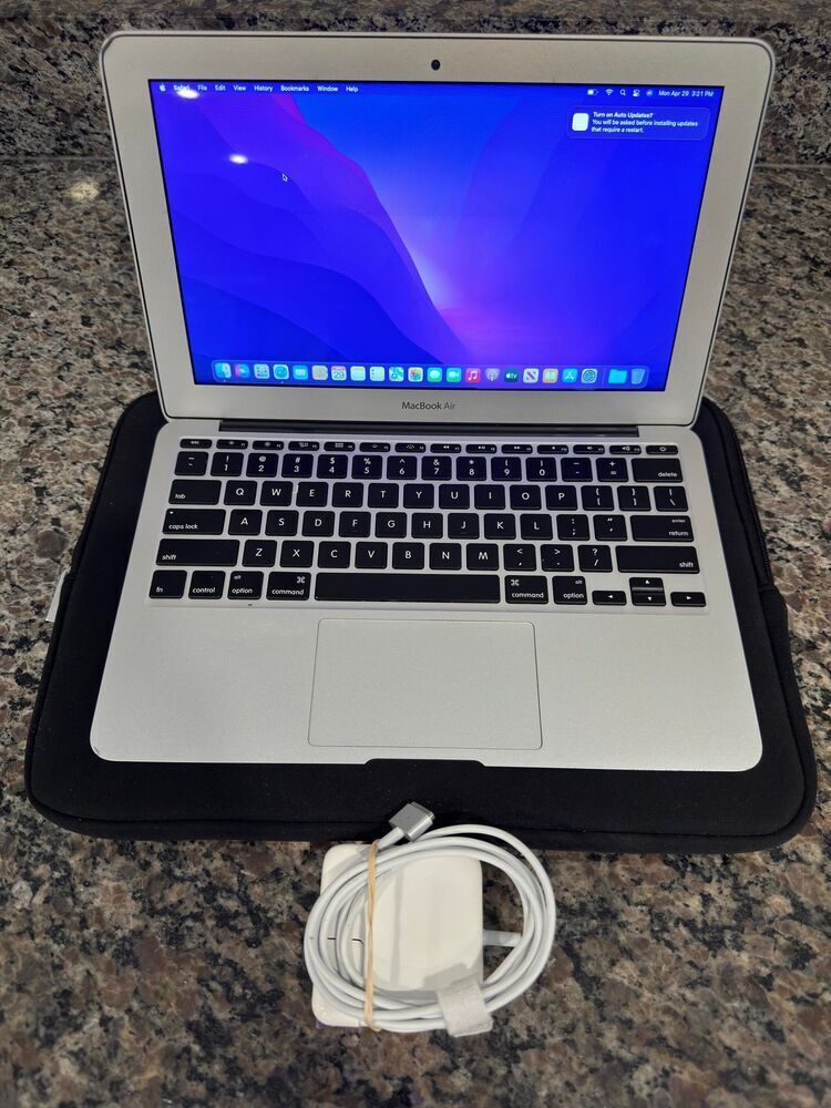 Apple Macbook Air 2015 11.6 Inch 4GB Ram 128GB SSD Intel Core i5 1.6GHz - 332914