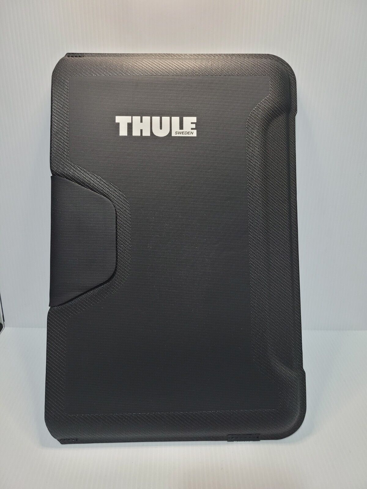 Thule Gauntlet 3.0 MacBook Air Envelope 3203099 Black New Without Tag TGEE-2250
