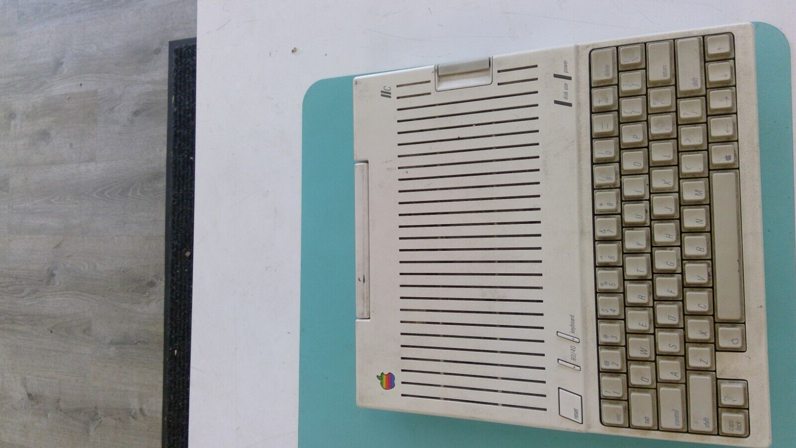 The Apple IIC Model No: A2S4000