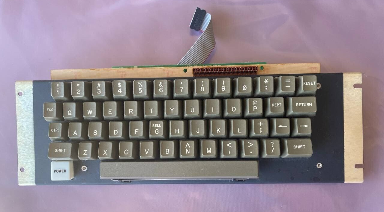✅  ⌘ Apple II Keyboard  with Encoder Tested Working (II Plus)