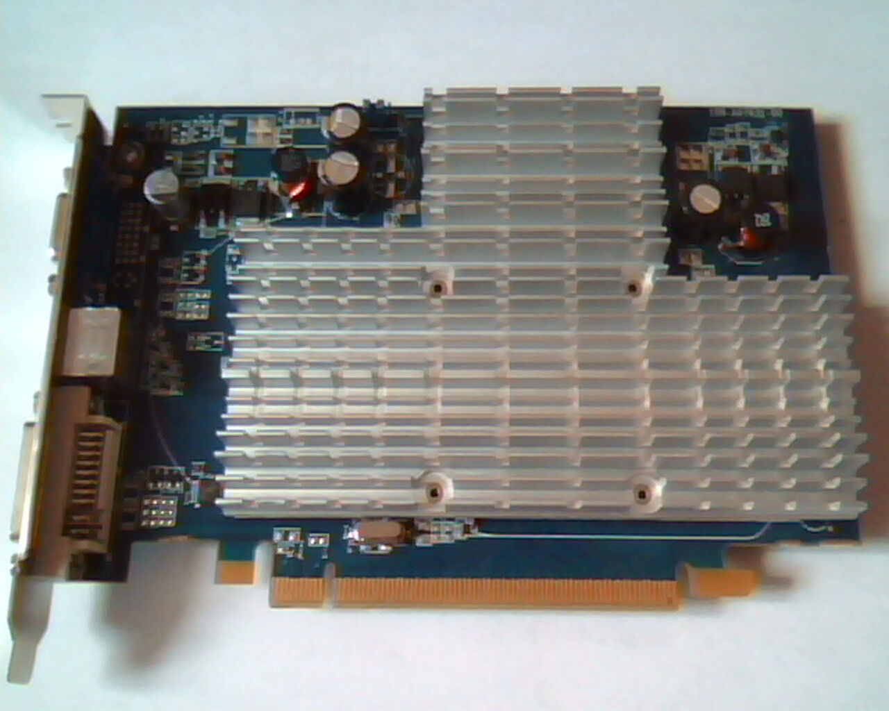 PCI-E express card 109-A67631-00 X1550 512M DDR2 188-0QC84-0H5SA 11093-19 DVI TV