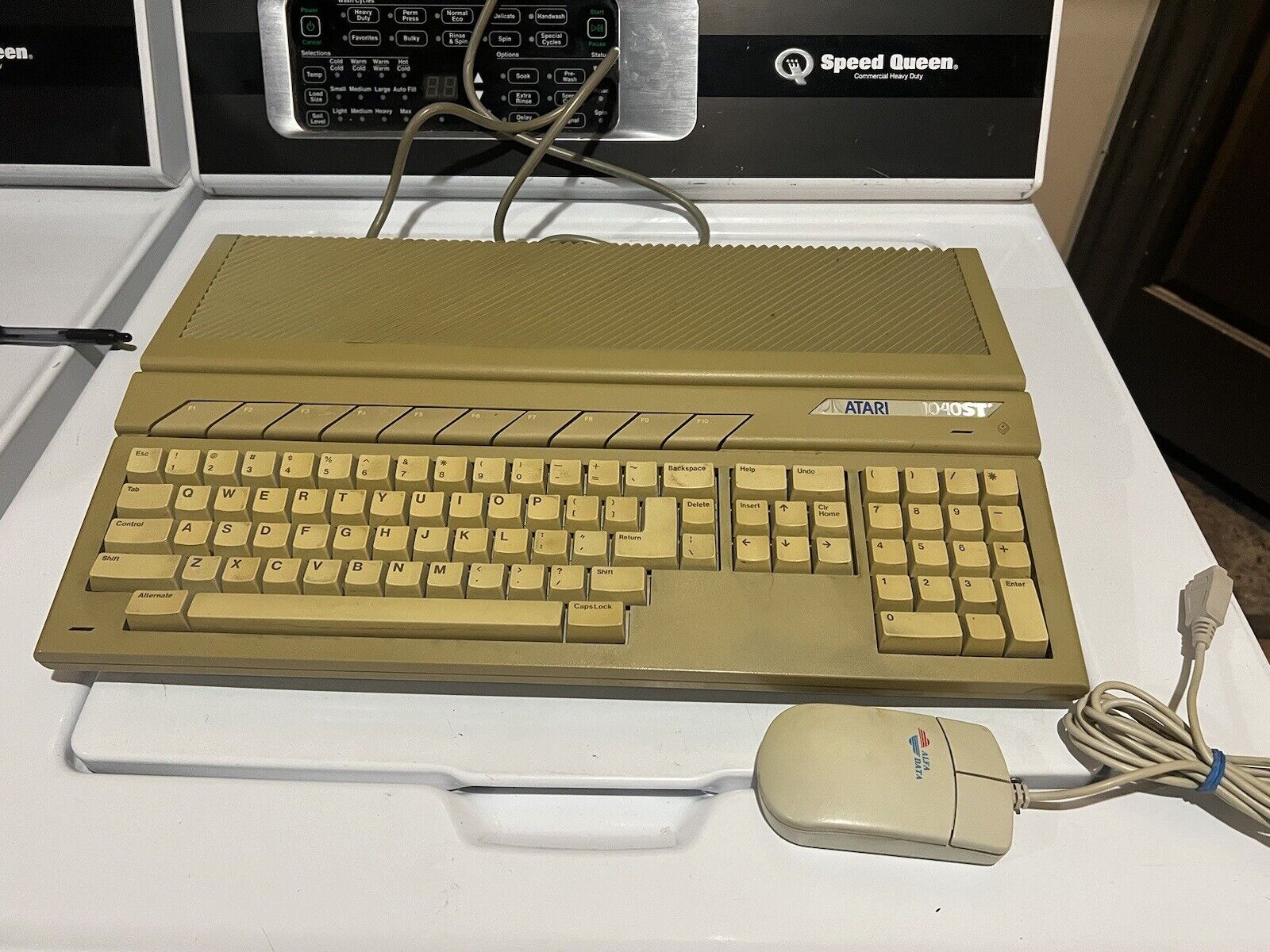 Vintage Atari 1040STf | COMPUTER ONLY Powers On But Untested