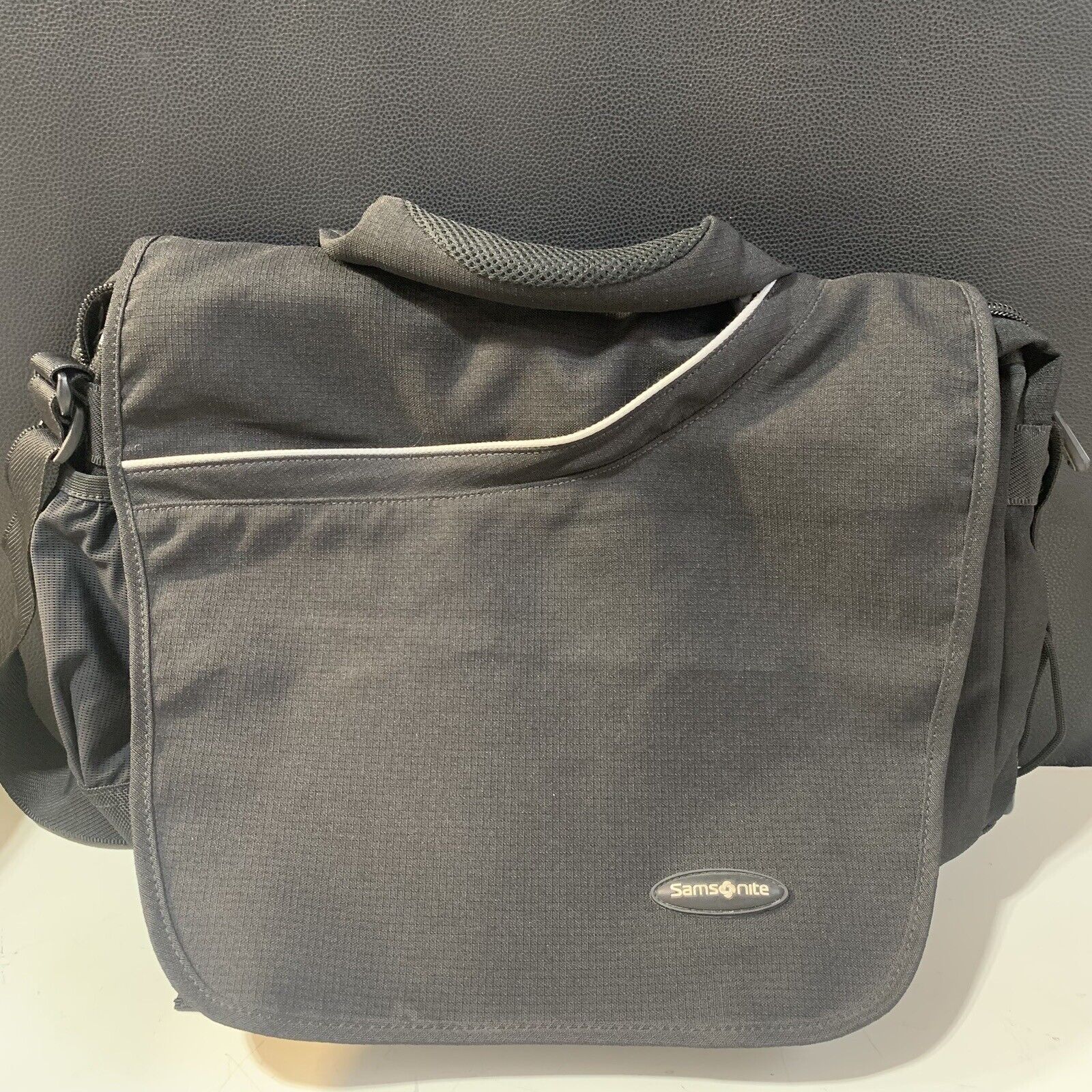 Samsonite Travel Should Bag Black Messenger Computer Handle Bag. Lightly Used.