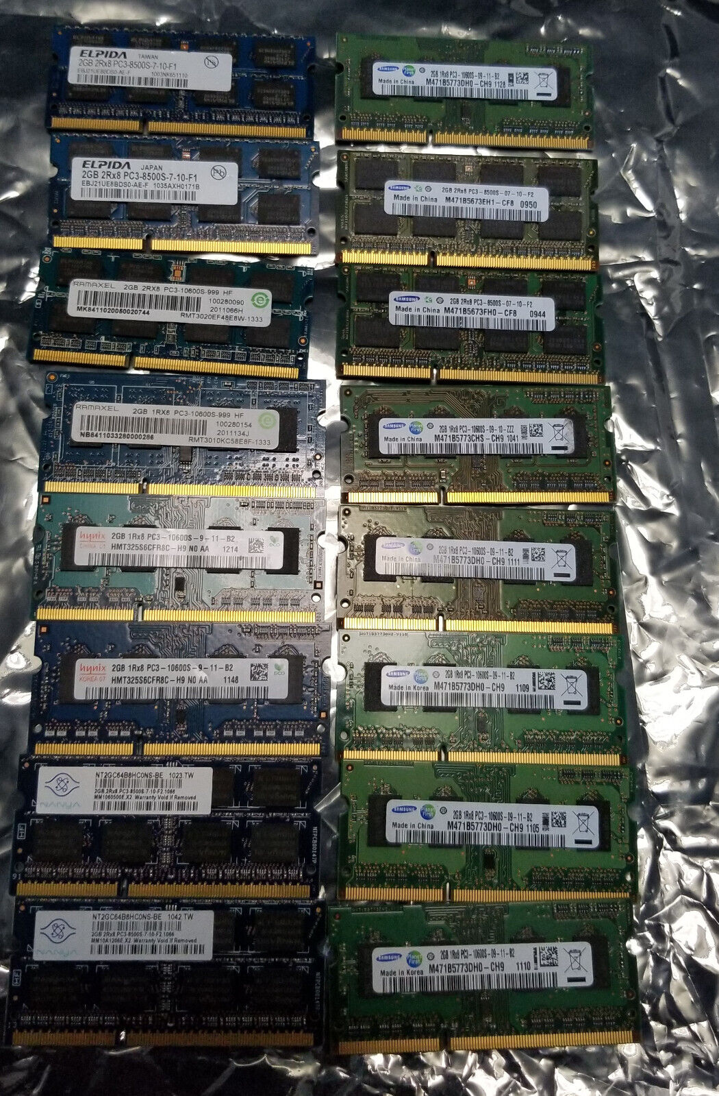 32GB (lot of 16 x 2GB) DDR3 PC3-8500 PC3-10600 Laptop Memory RAM (16 sticks)
