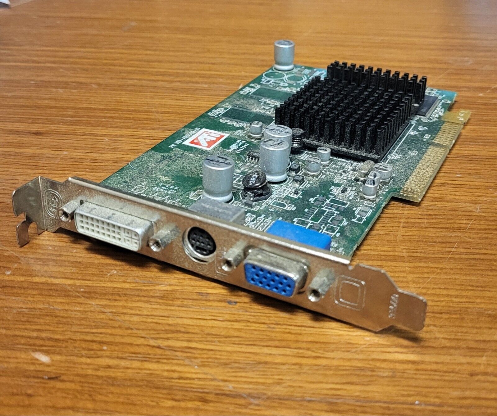 ATI Radeon 9600 SE 128MB DDR AGP 8x Video Card 102-A03509-10 #110*