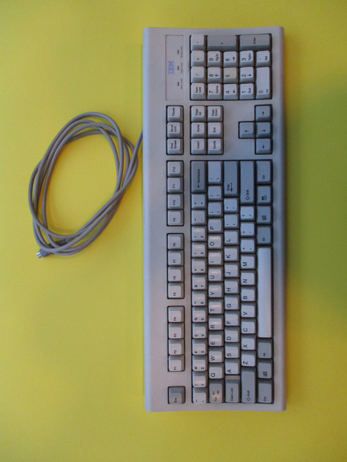 Vintage IBM Keyboard  #KB-8923  P/N 007H0666  Rev: C01  Date: 1996-10 PS/2