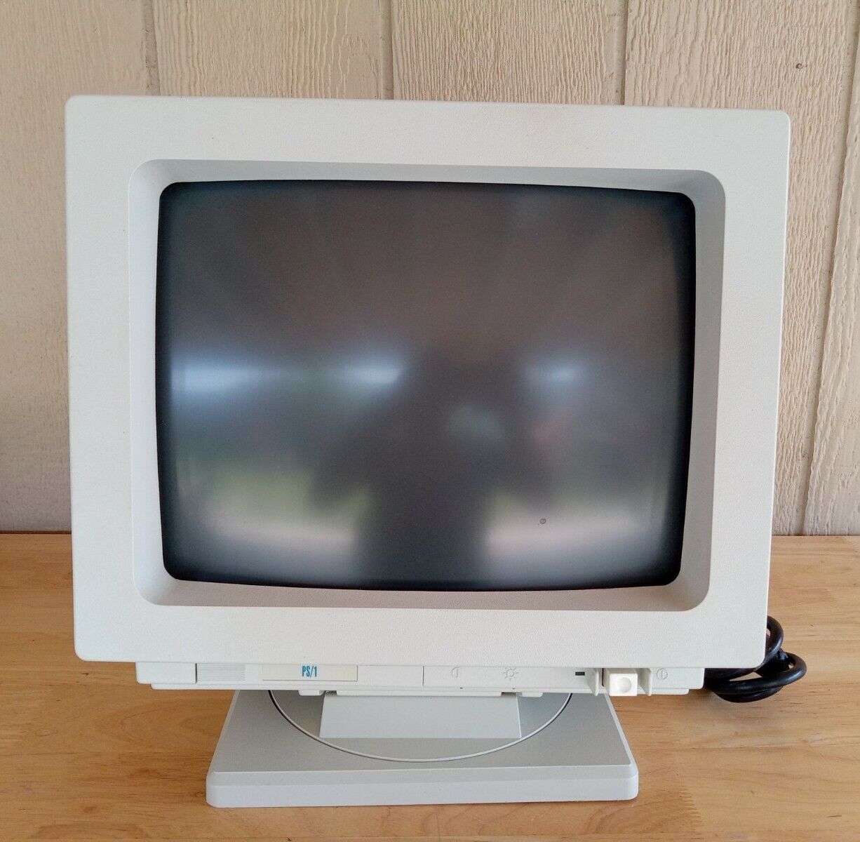 IBM PS/1  CRT Monitor  Computer monitor vintage Powers on For parts