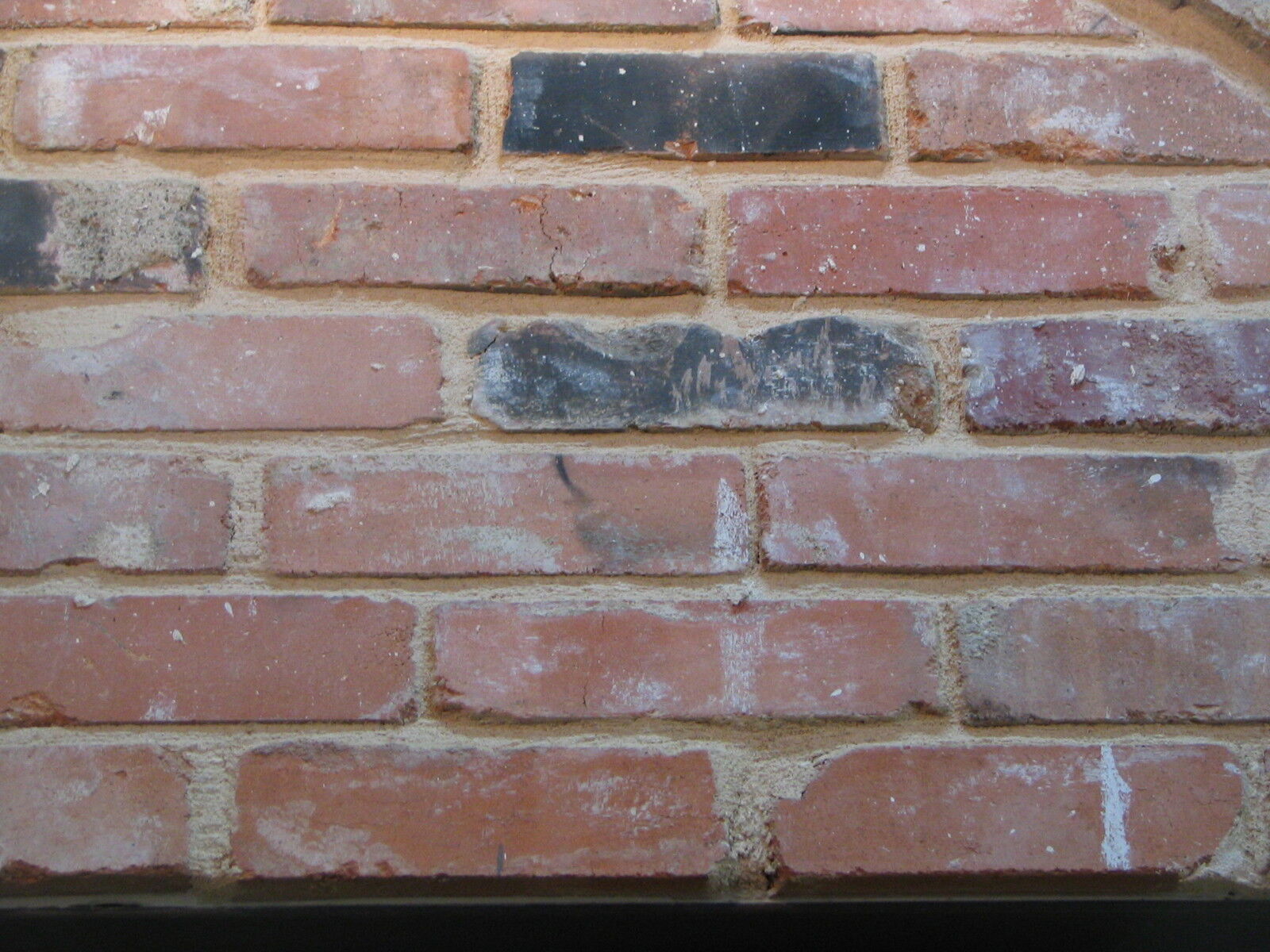 200=Thin Used Dallas Antique Face Brick Veneer (28.57 Sq. Ft.) 2-1/4x7-5/8x1/2