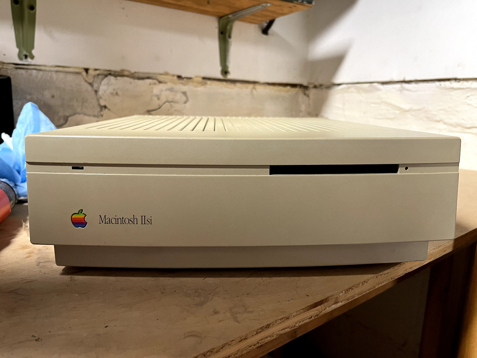 Vintage Apple Macintosh IIsi Recapped W/ Coin-Cell Battery, 65MB Ram working