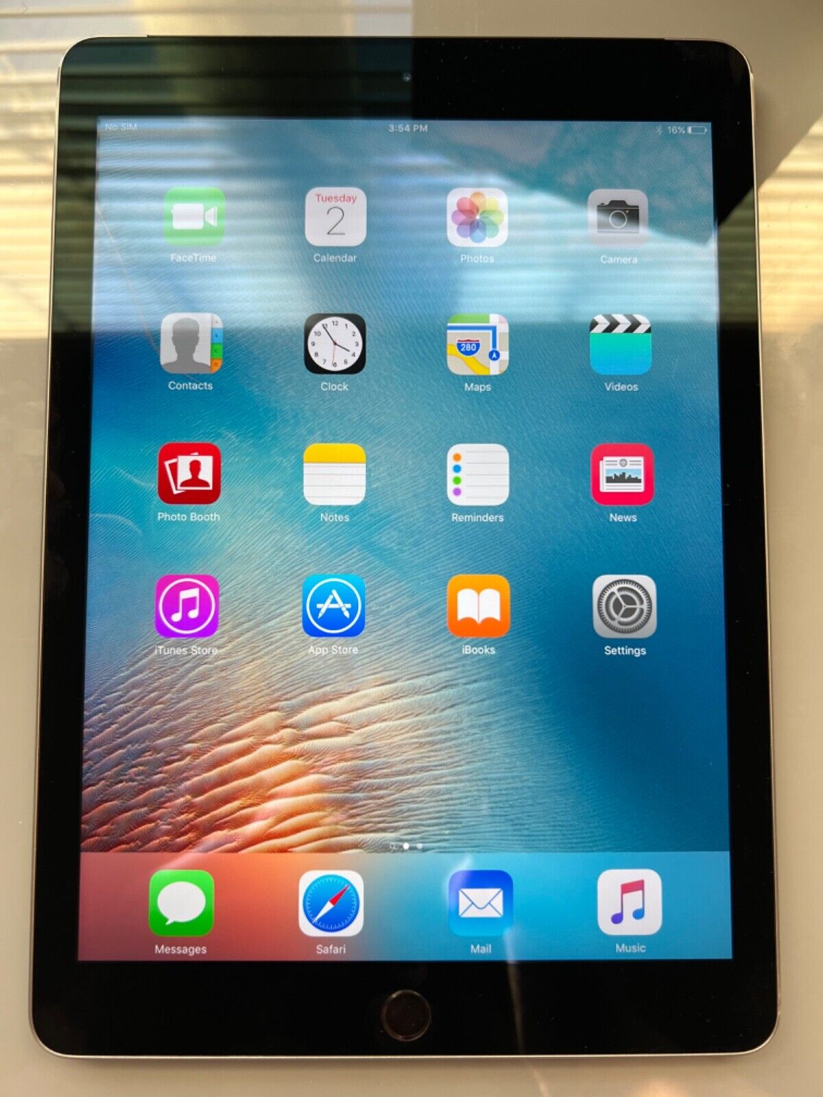 Extremely Rare Mint Apple iPad Air 2, iOS 9, 128GB, Wi-Fi + Cellular (Unlocked)