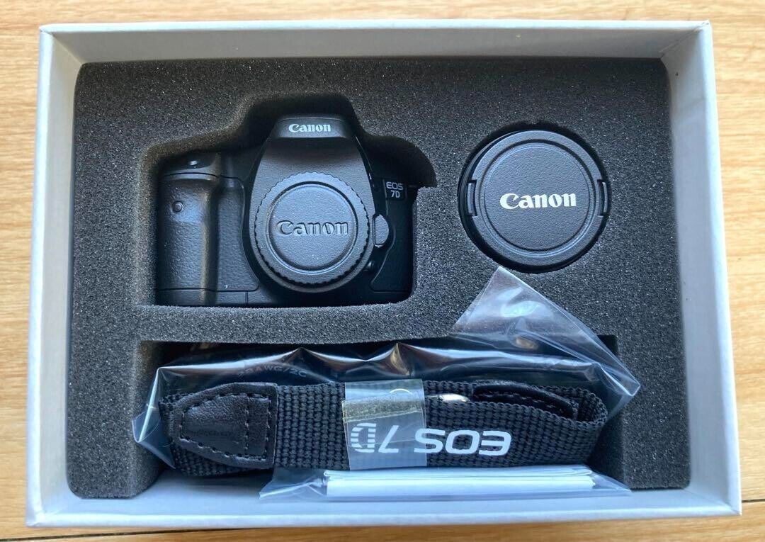 Canon EOS 7D Miniature Camera 4GB USB Flash Drive Memory Limited N660