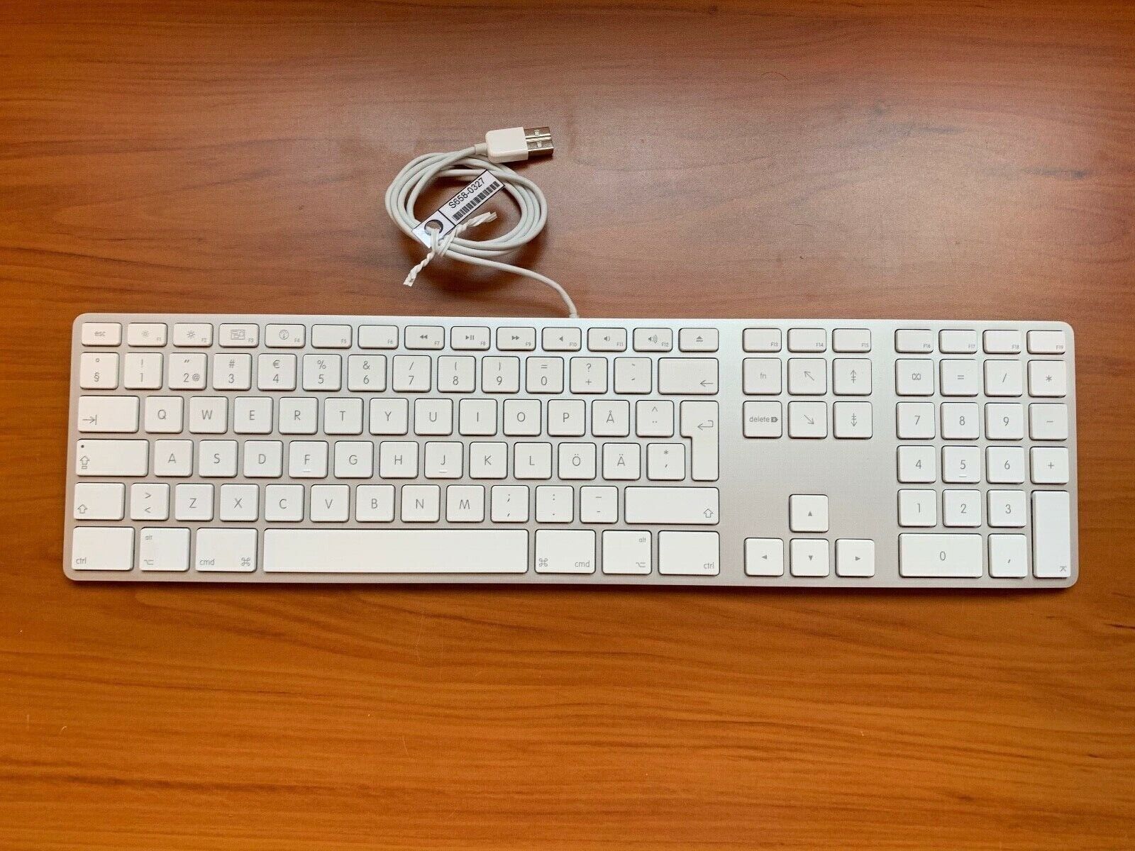 Original Apple USB Keyboard -Finnish/Swedish Version Rare S658-0327 Grade C