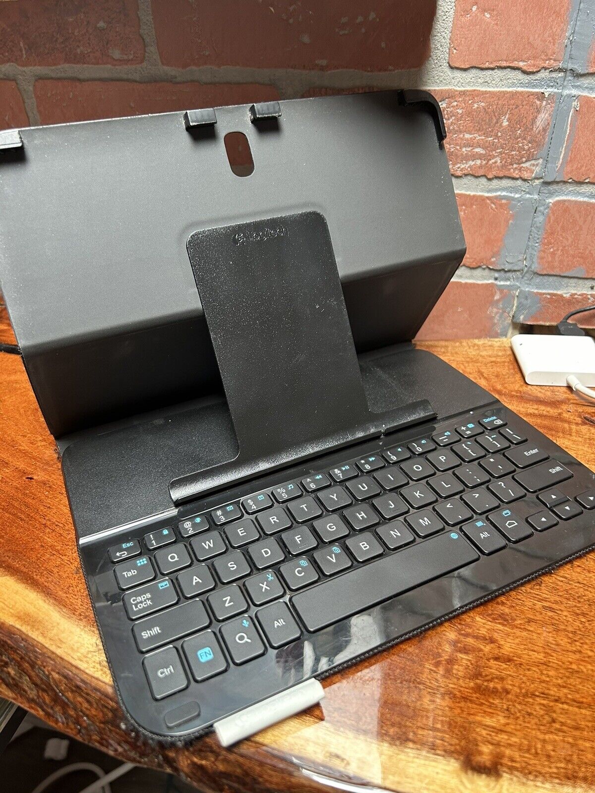 Logitech 920-006918 Ultrathin Keyboard Folio for Samsung Galaxy Tab 4 10.1 Dark