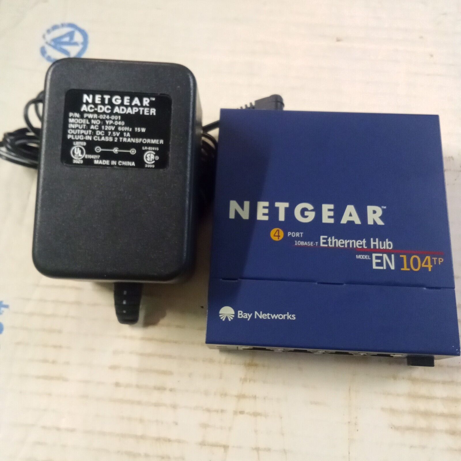 Netgear EN104TP Compact 4-Port 10Mbps 10 Base-T Ethernet Hub w/ Power Cord