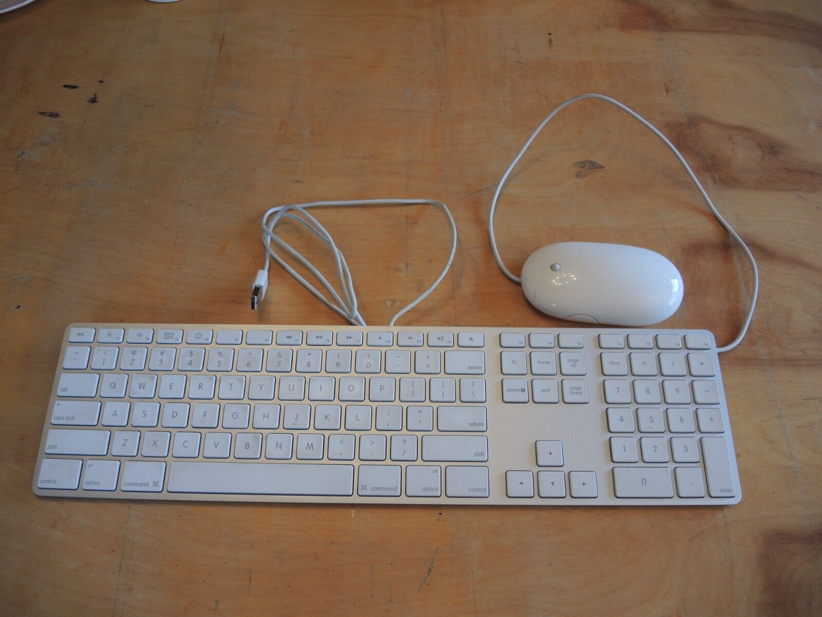 Genuine Apple Keyboard & Mouse Set Wired A1243 & A1152 white keys on silver base