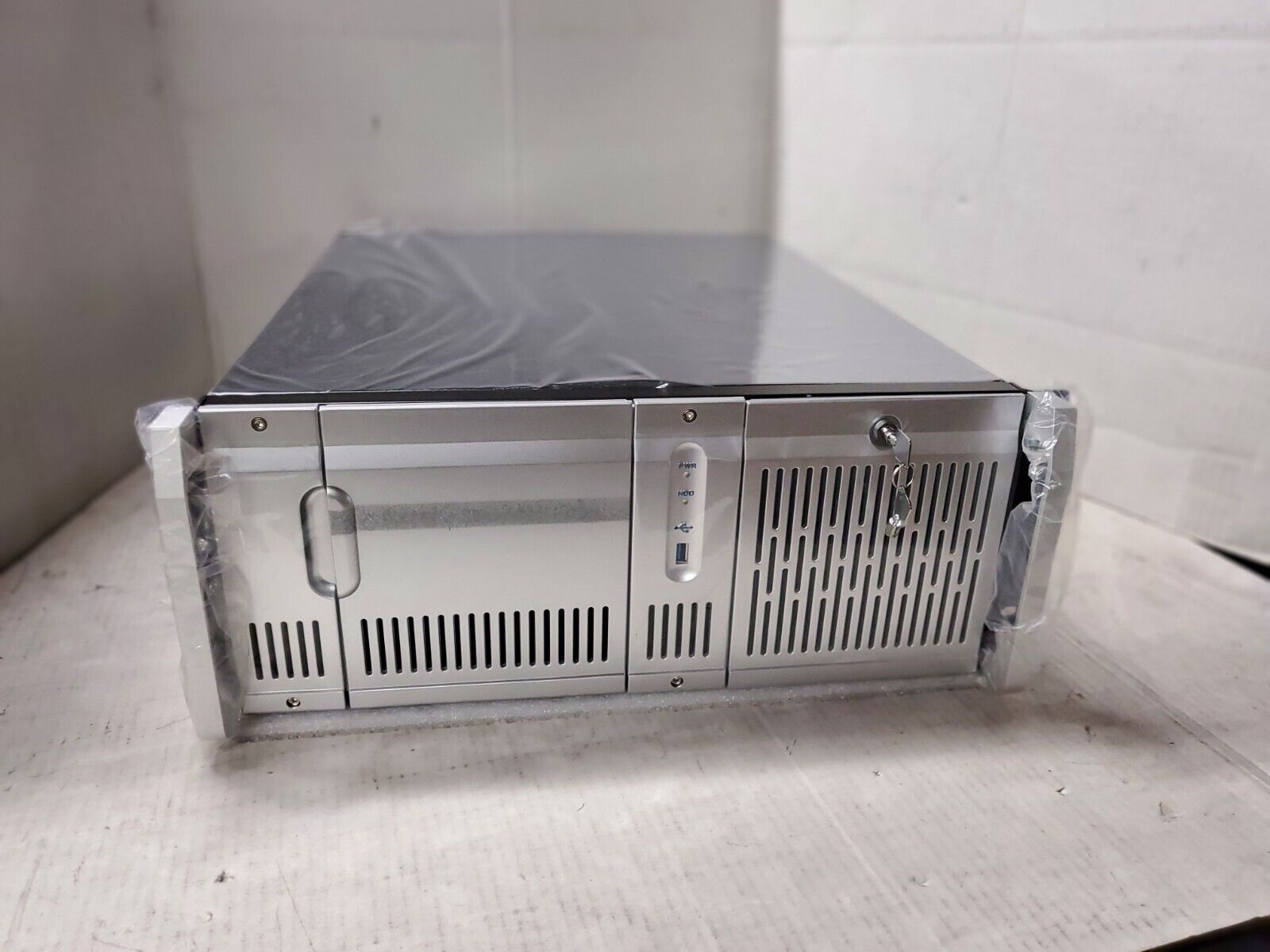 4U rackmount server case/chassis with 4 x SATA hot swap