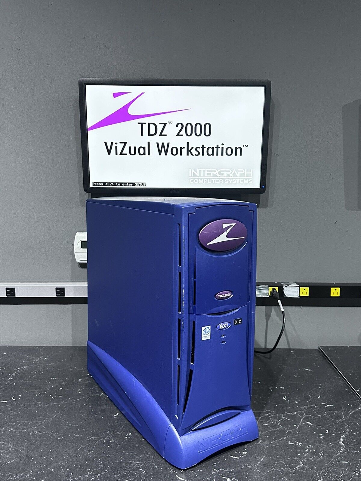 RARE Intergraph TDZ 2000 ViZual Workstation Pentium III Xeon 550MHz Desktop