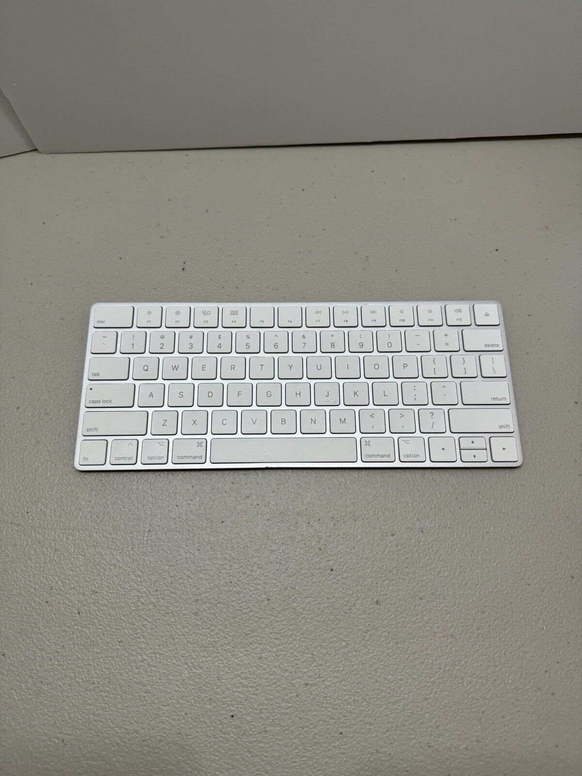 Apple MLA22LL Magic Keyboard - White