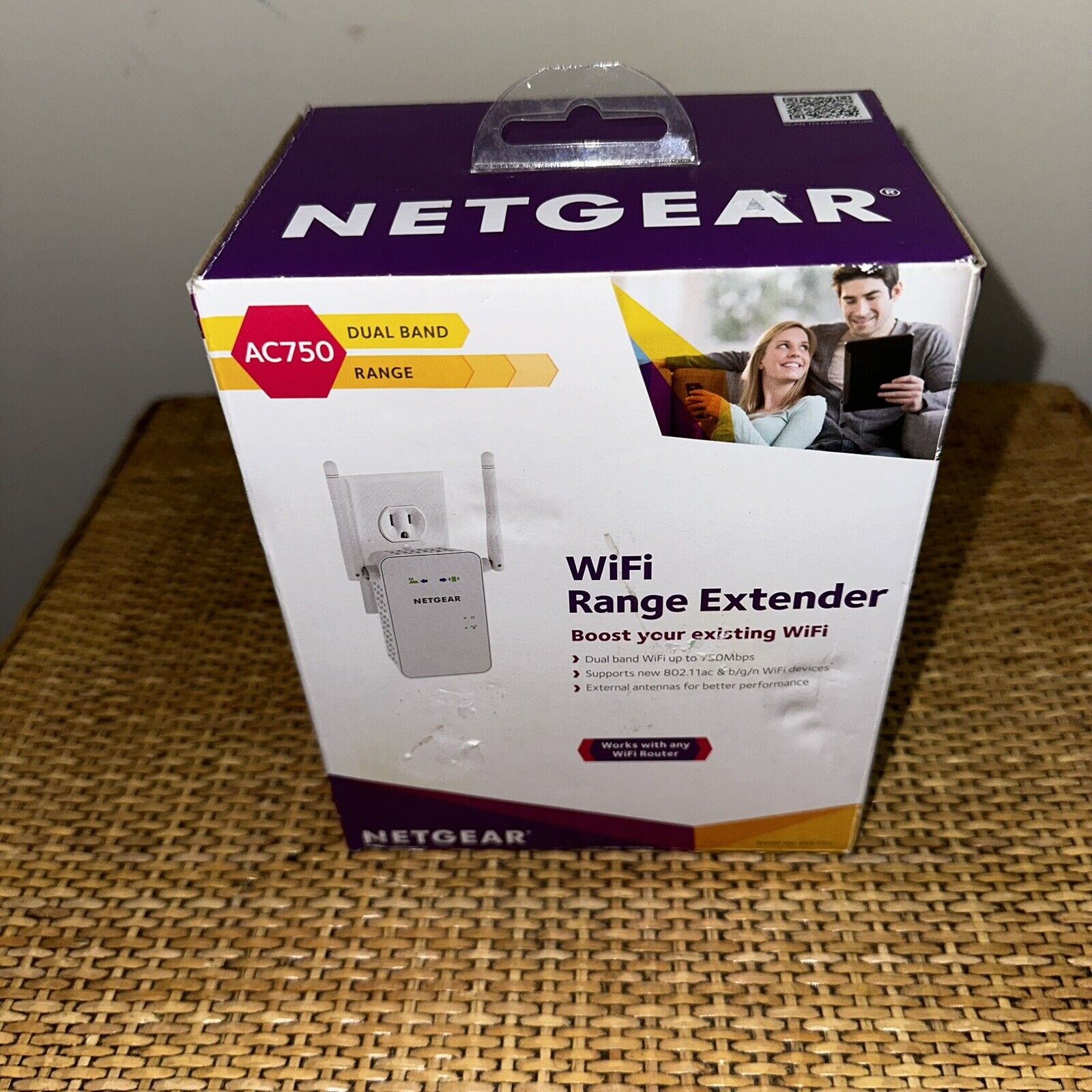 NETGEAR AC750 Wi-Fi Range Extender  EX6100-100NAS White Open Box