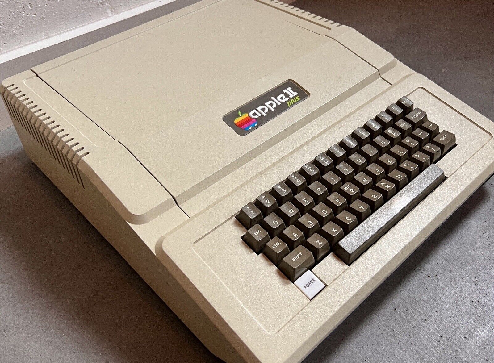 Apple II Plus Vintage Computer, WORKS, Fully Recapped PSU, Keyboard Ok, 48k, II+