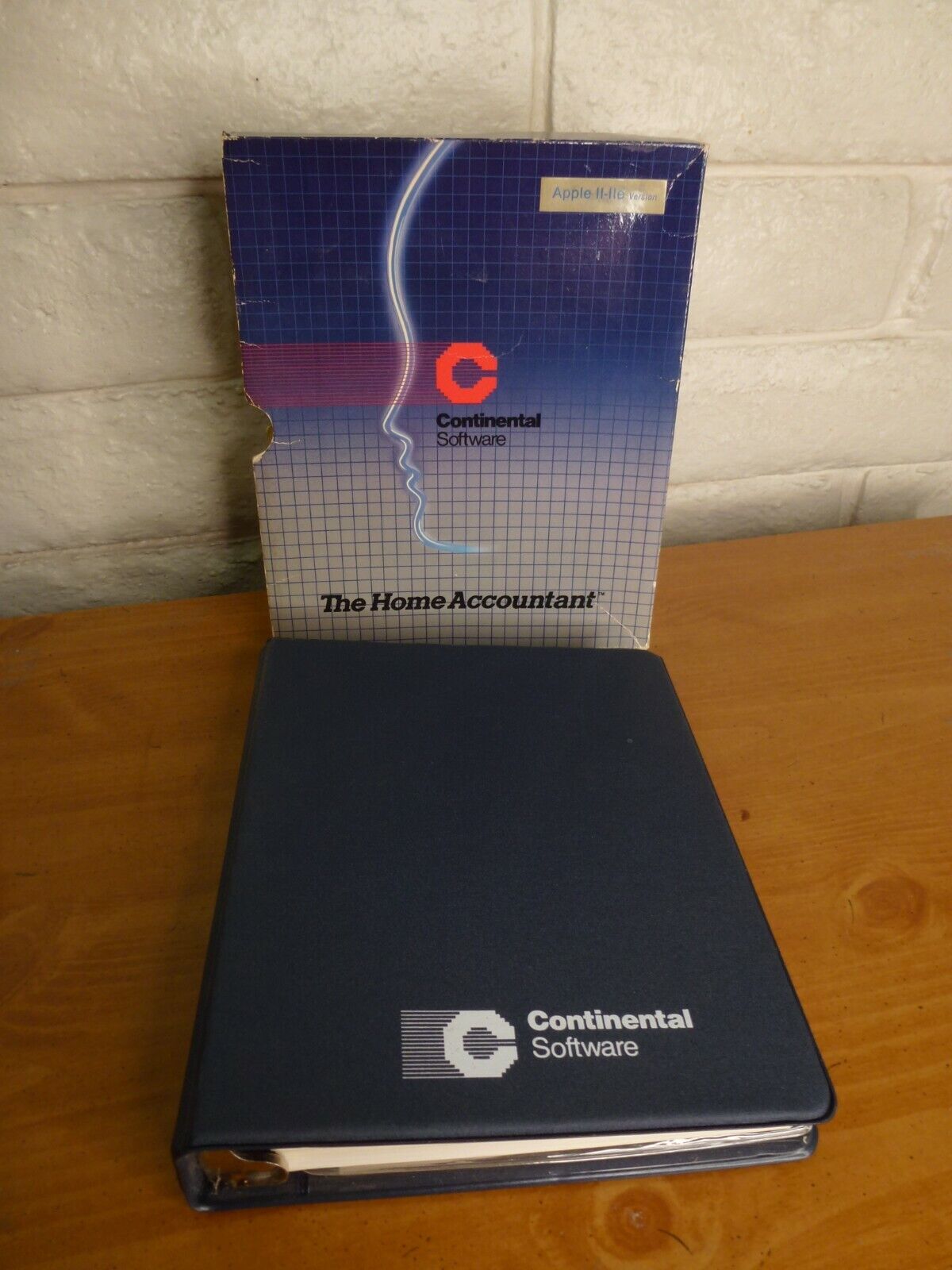 Vintage Apple II - IIe Software - The Home Accountant Continental Software 5.5\