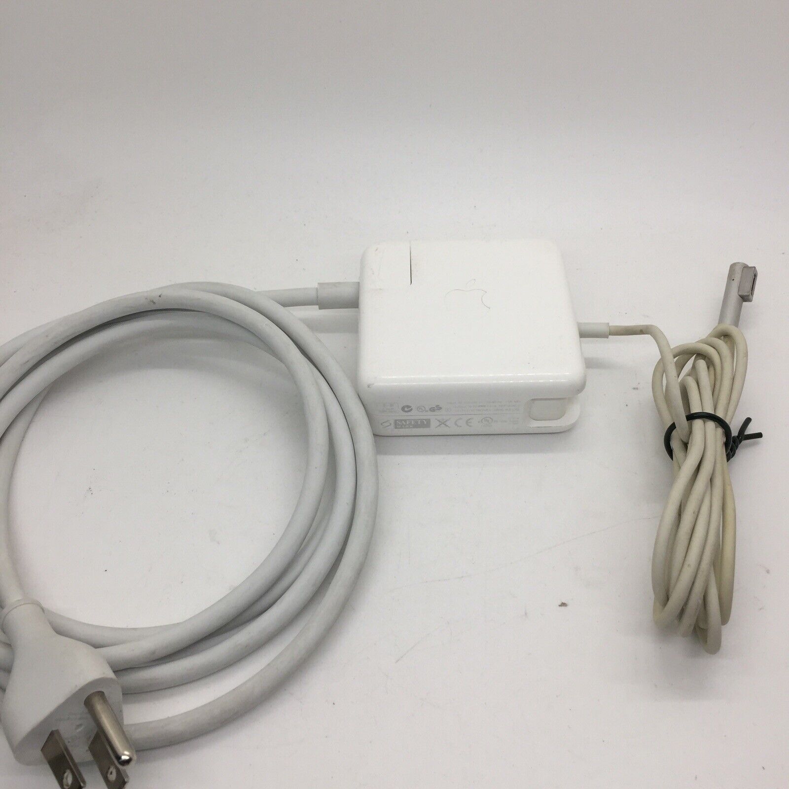 Original APPLE MacBook Pro 60W MagSafe Power Adapter Charger A1184 A1330 A1344