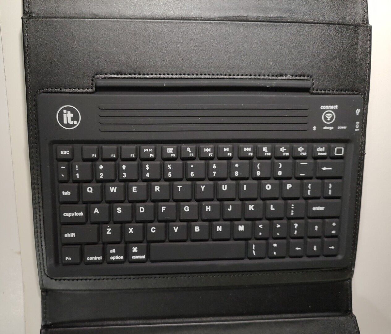 Black Innovative Technology Bluetooth Keyboard & Case Model ITIP-4000 for iPad
