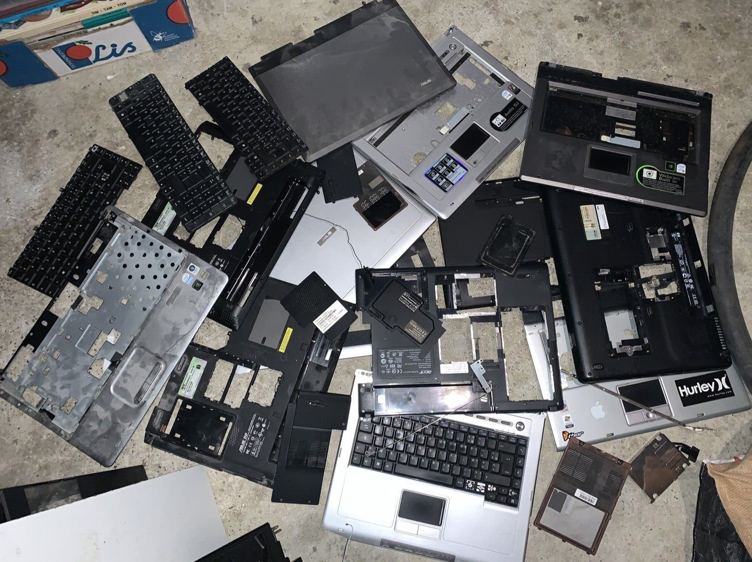 Wholesale Lot Of Covers Computer Mobile Various Models Ideal For Repair