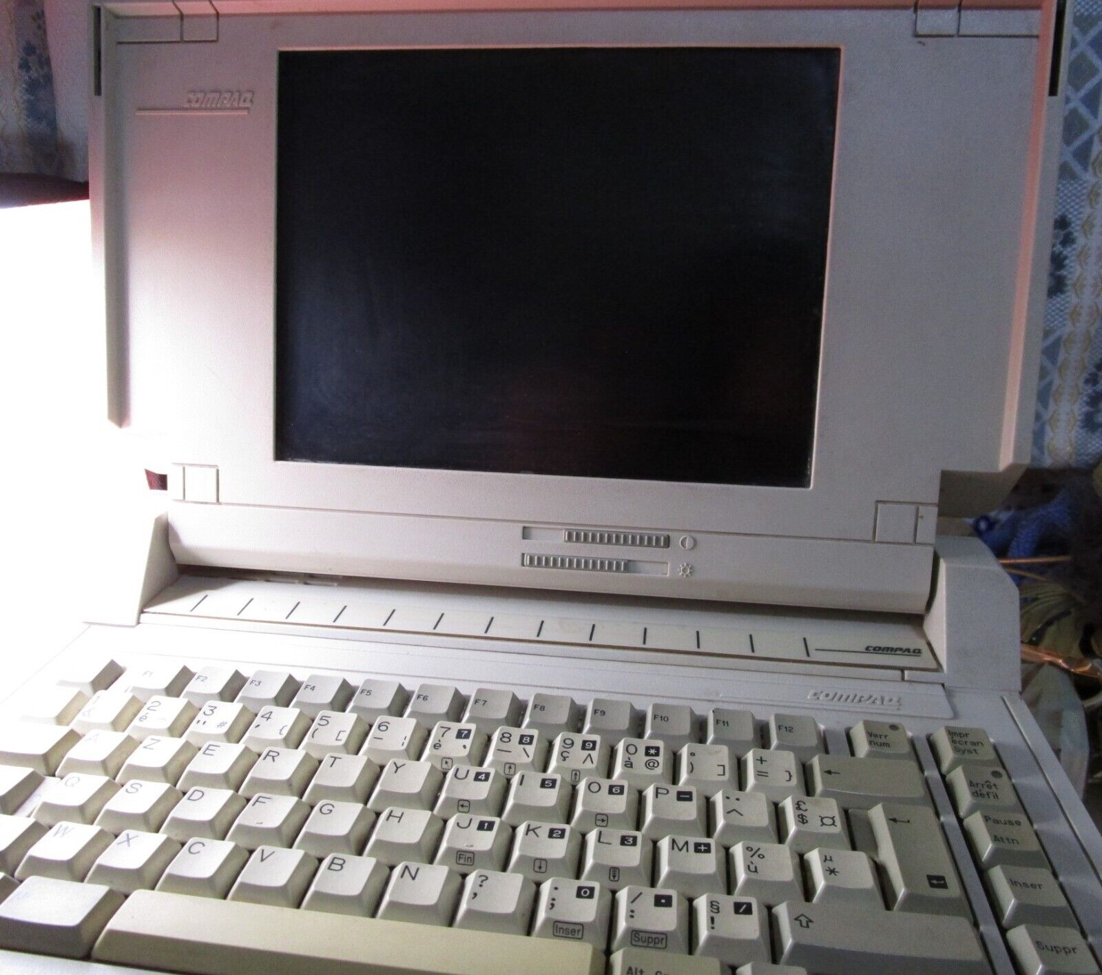 Vintage Compaq SLT/286 Portable Laptop Model 2680  (UNTESTED) for parts