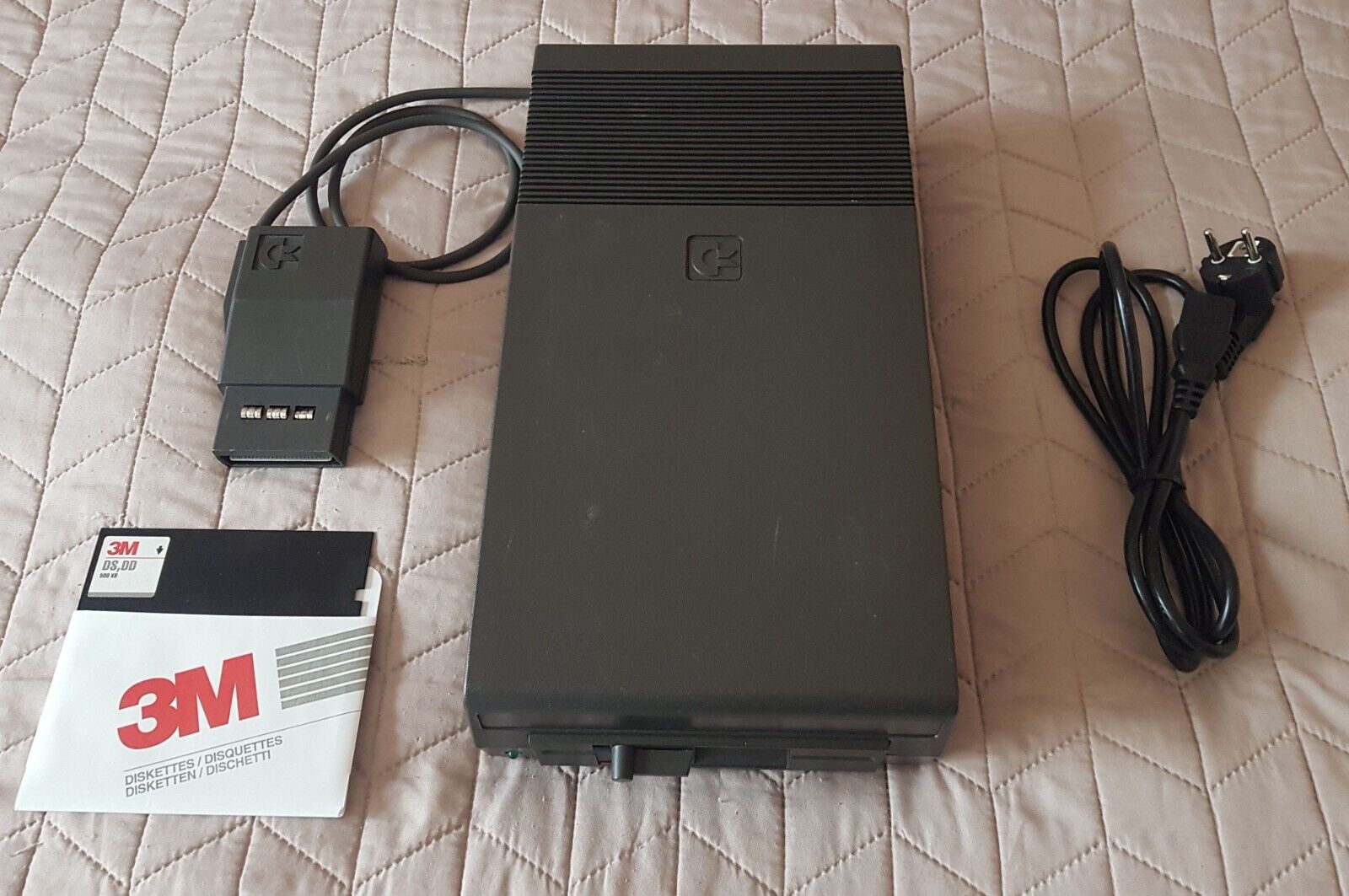 COMMODORE 1551 Single Floppy Disk Drive for Commodore Plus/4, working perfectly